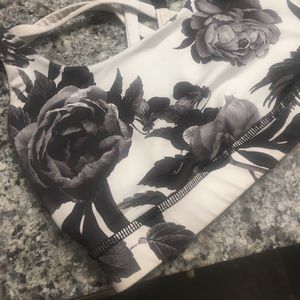 Size 4 Lululemon sports bra like new